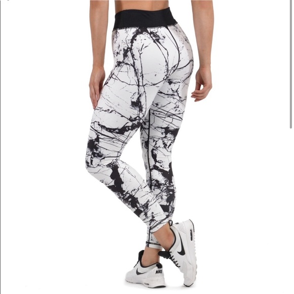 Stronger the Label white black marble activewear set Xs - Picture 7 of 9